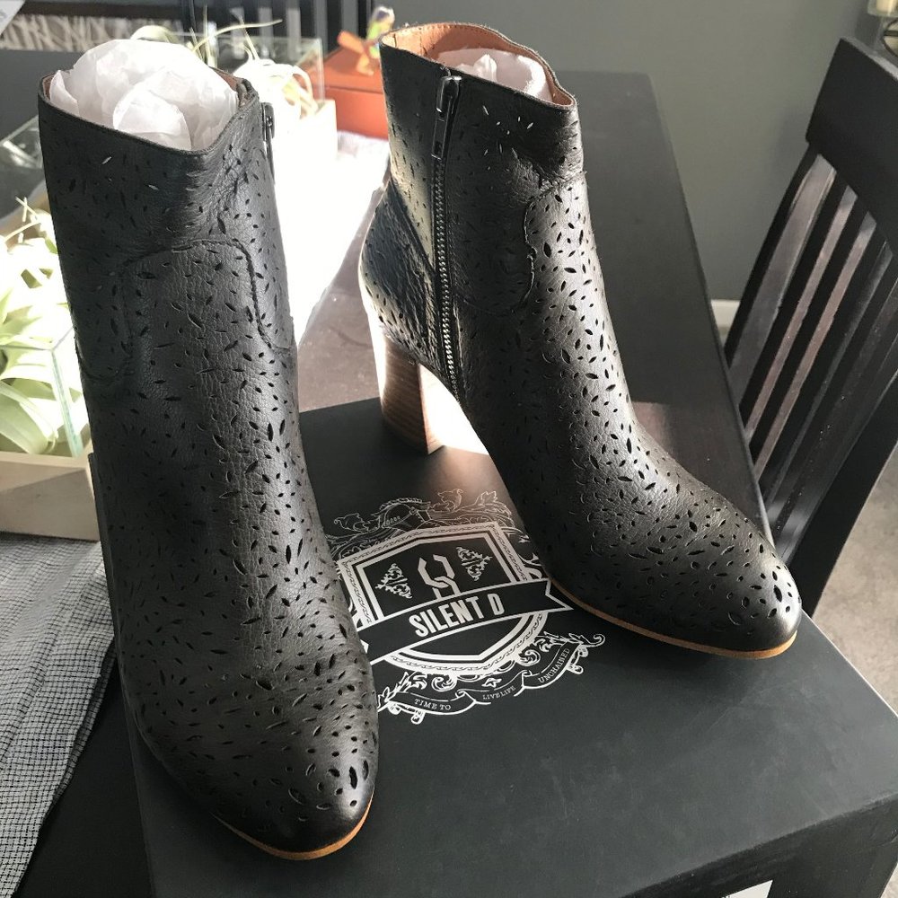 Silent D Ulmer/Uleney - Smoke Boots
